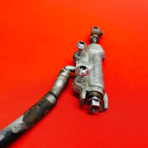 CR85 REAR BRAKE MASTER CYLINDER GENUINE OEM HONDA CR 80 85 R B 1996-2004