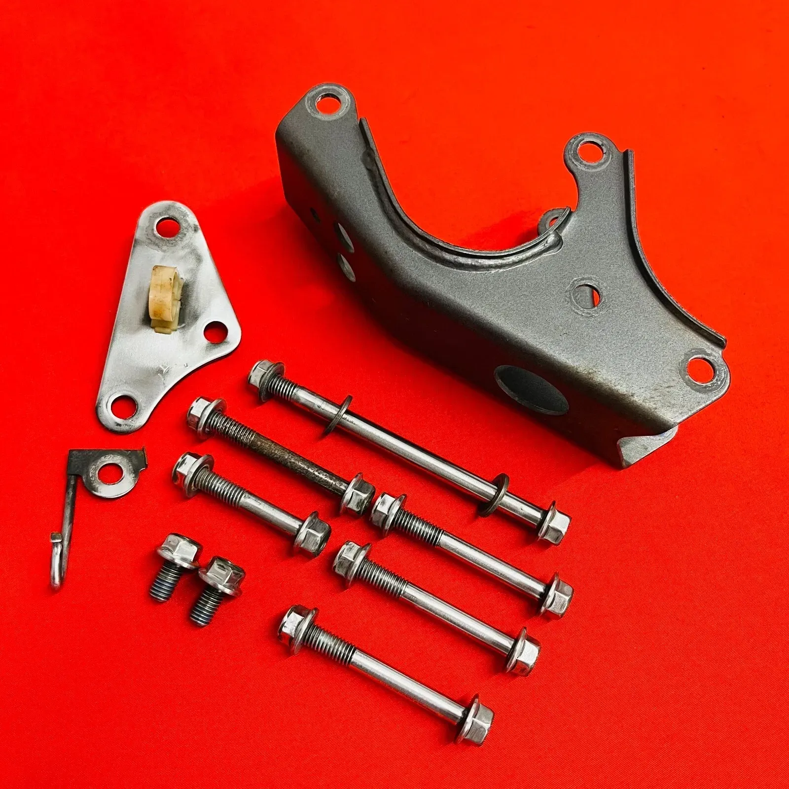 TTR225 Engine Mount Kit Bolts Motor Bracket Genuine OEM YAMAHA TTR 225 1999-2004