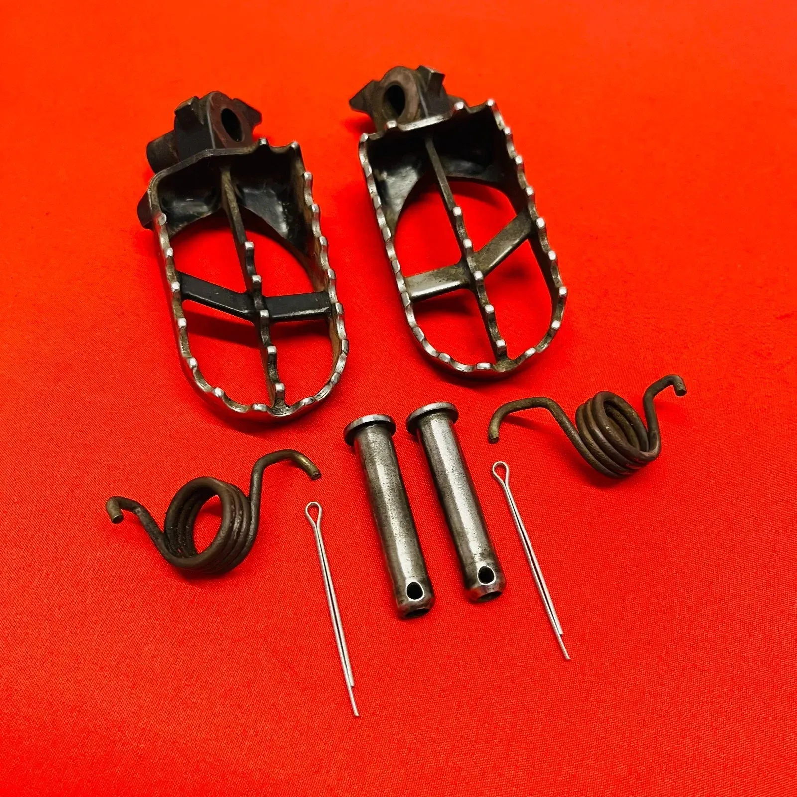 YZ85 Footpegs Kit Foot Pegs Rests Genuine OEM YAMAHA YZ 85 (2002-2018)