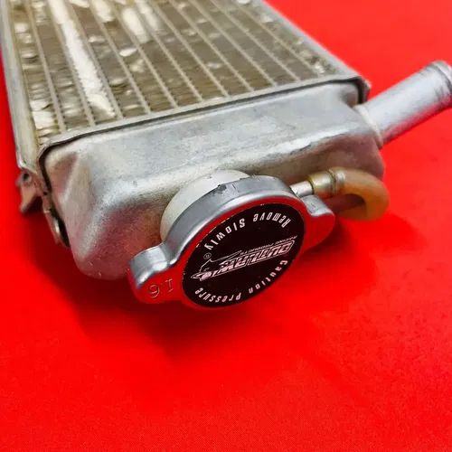 CRF450R RADIATOR RIGHT FILL SIDE WITH CAP GENUINE OEM HONDA CRF 450 R (04-08)
