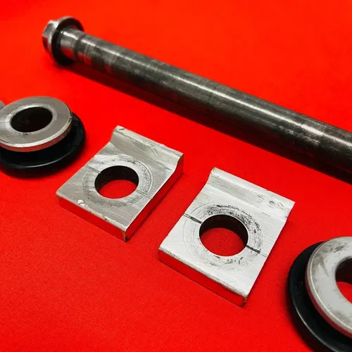 KX500 REAR AXLE COMPLETE WHEEL BOLT GENUINE OEM KAWASAKI KX 500 E (1989-2004)