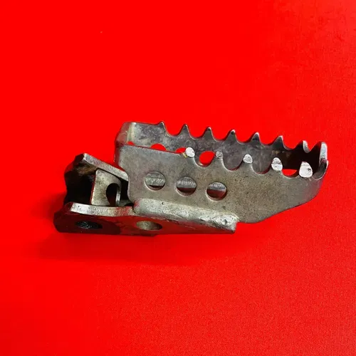 YZ80 RIGHT FOOT PEG FOOTPEG GENUINE OEM YAMAHA YZ 80 (93-01)