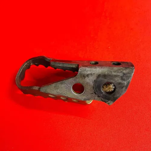 YZ80 RIGHT FOOT PEG FOOTPEG GENUINE OEM YAMAHA YZ 80 (93-01)