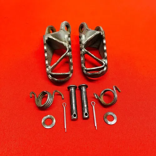CR85 FOOTPEGS FOOT RESTS PEGS GENUINE OEM HONDA CR 80 85 R B (1996-2008)