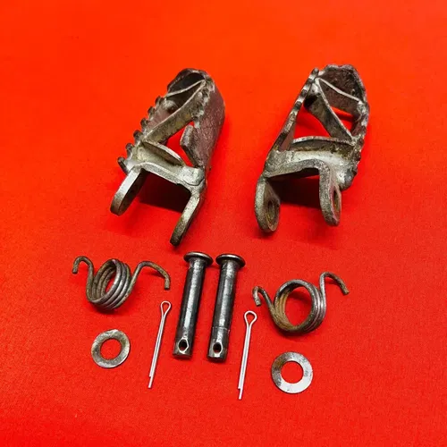 CR85 FOOTPEGS FOOT RESTS PEGS GENUINE OEM HONDA CR 80 85 R B (1996-2008)