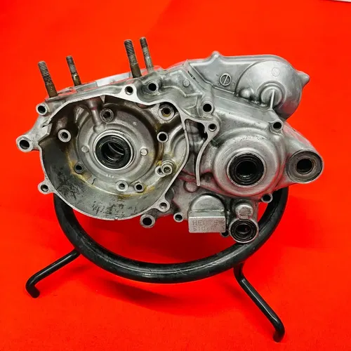 CR85 ENGINE CASES MATCHING CRANK CASE GENUINE OEM HONDA CR 80 85 R B (2005-2007)