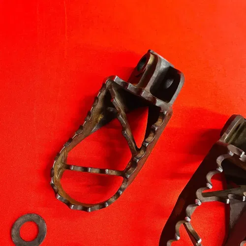 KTM200 Footpegs Kit Foot Pegs Rests Genuine OEM KTM 200 E XC 2001-2016