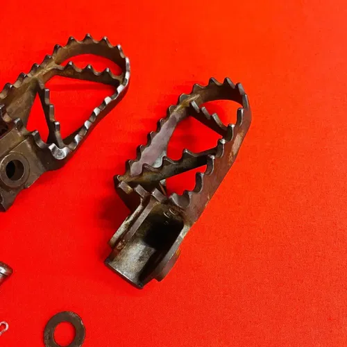 KTM200 Footpegs Kit Foot Pegs Rests Genuine OEM KTM 200 E XC 2001-2016