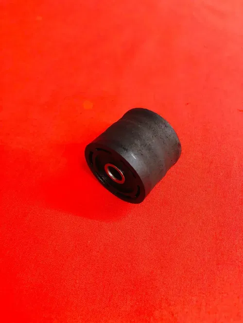 KX125 CHAIN WHEEL ROLLER GUIDE OEM GENUINE KAWASAKI KX 125