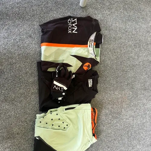 Seven Apparel - Size S