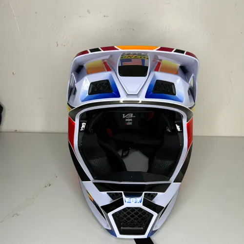 Fox Racing V3RS Helmets - Size L