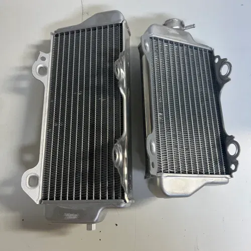 Suzuki RM 125 Radiators