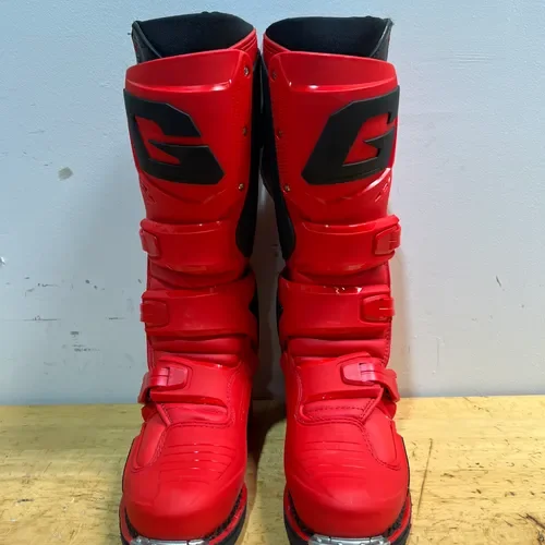Gaerne SG22 Boots New Size 9 RED