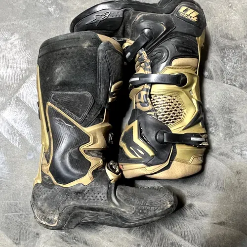 Alpinestars tech 10 black and gold sale