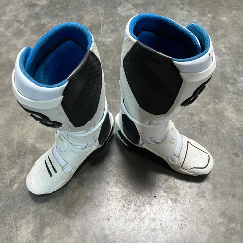 Fox Instinct Boots Size 8 