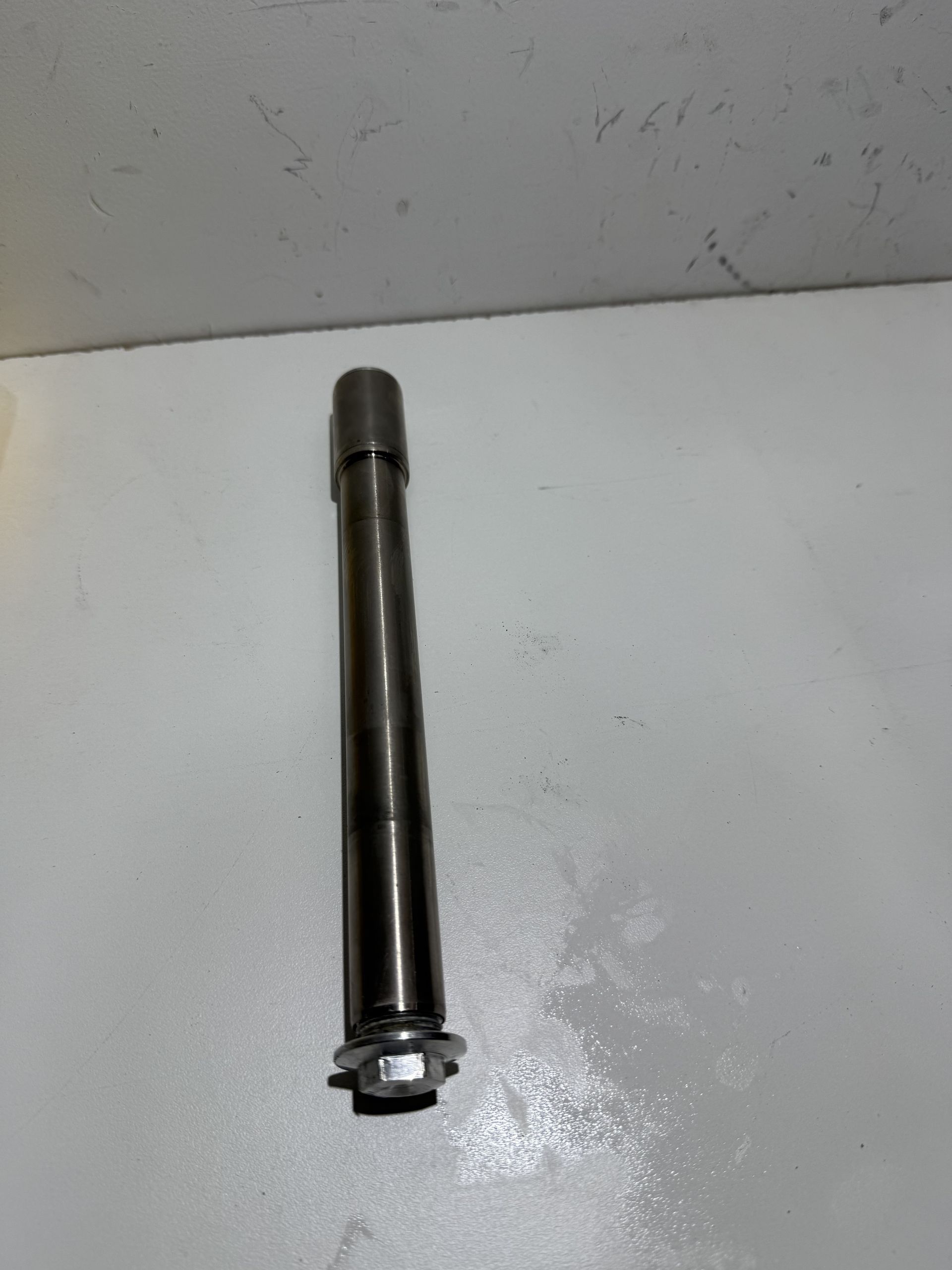KTM front axel 18-25