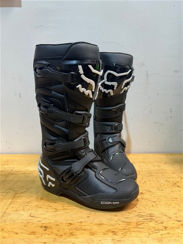 NEW FOX COMP BOOTS Size 8