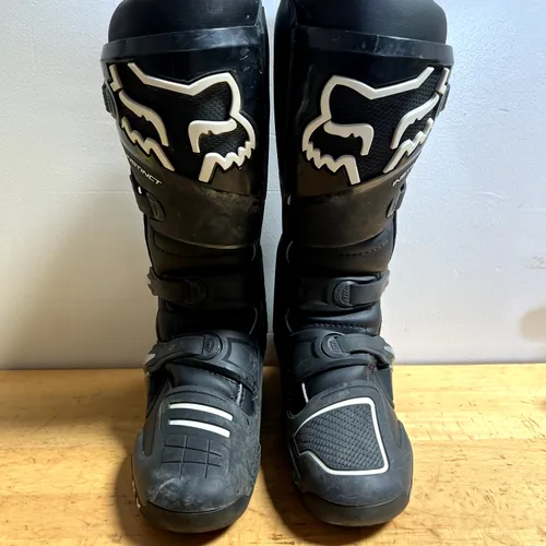 Fox Instinct boots size 8 