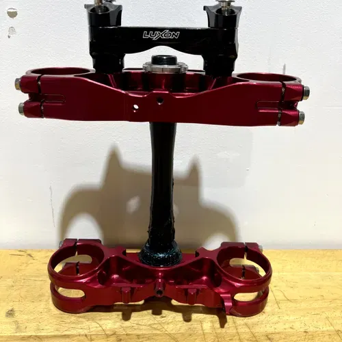 Luxon Triple Clamps & Luxon Bar Mount Honda 