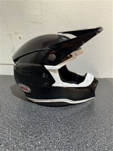 Bell Moto 10 Carbon Helmet Size Medium