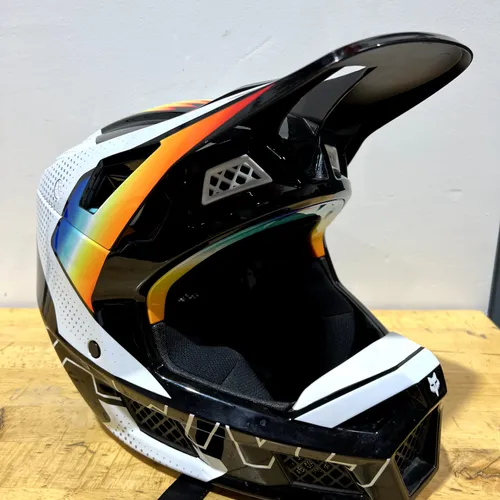 Fox Racing V3 Helmet Size Medium