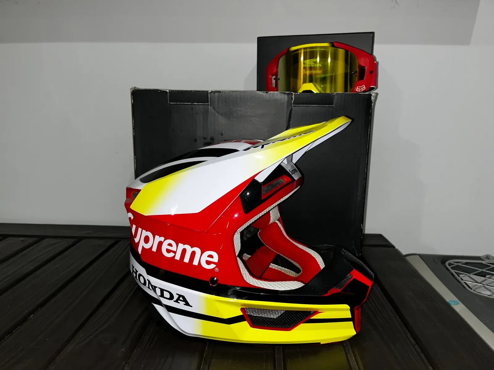 激安大阪supreme honda fox racing v1 helmet 装備/装具