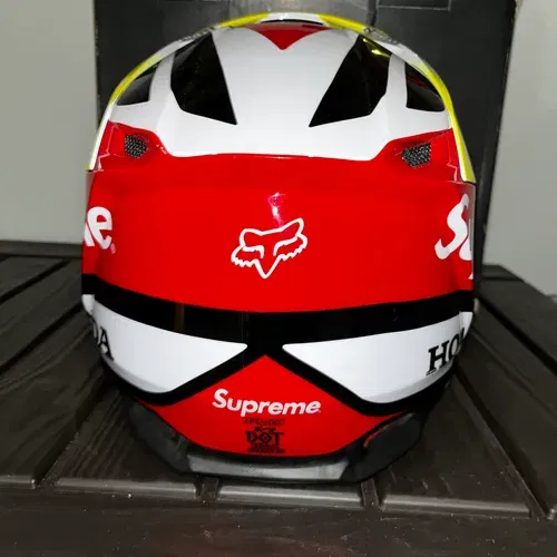 Supreme Fox Helmet Fw19 Size S 