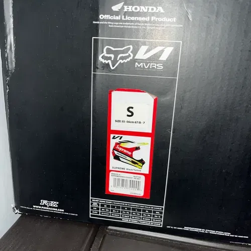 Supreme Fox Helmet Fw19 Size S 