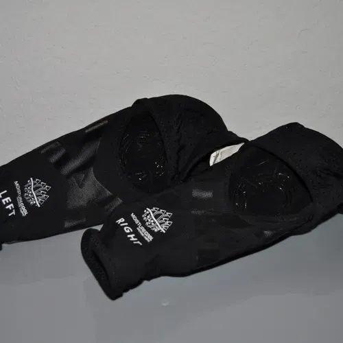 Leatt Contour Elbow Guard Black/White - Adult S/M