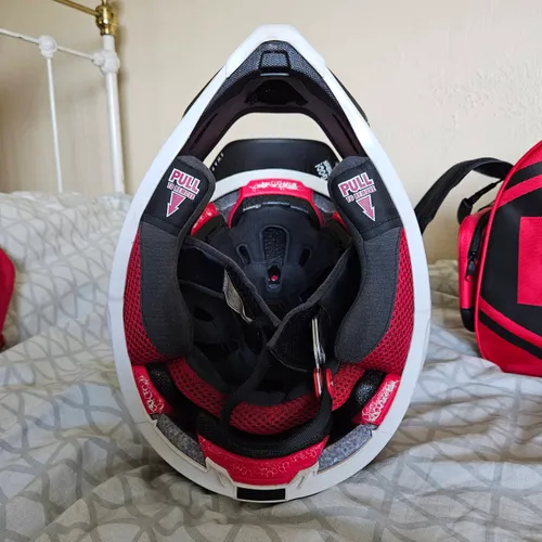 Bell Moto 9 Flex Tomac Replica