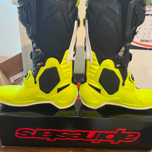 Alpinestars Tech 10 Boots - Size 10 LE AMS 21