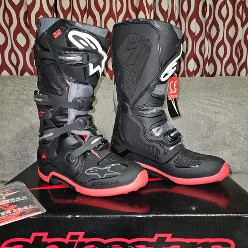 Tech 7 Boots