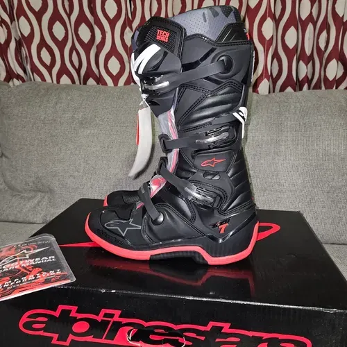 Tech 7 Boots