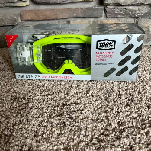 100% Goggles Youth Size. NEW
