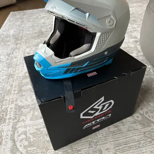 6D Helmets - Size S