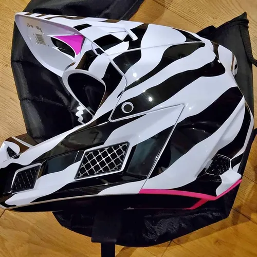 Fox v3 Zebra Helmet Ladies large