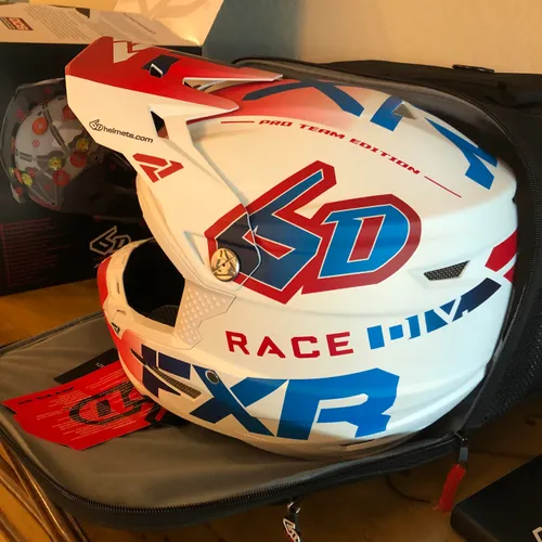 6D Helmets - Size M