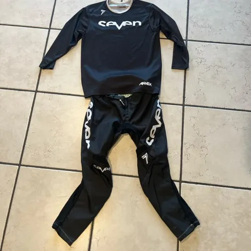 Seven Youth Gear