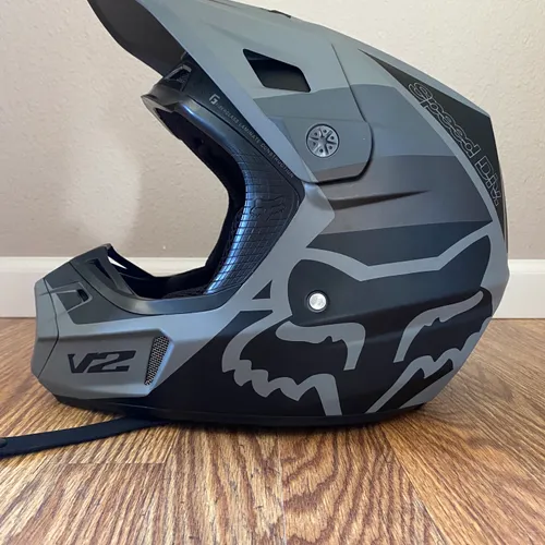 Fox Racing V2 Helmet - Size XS