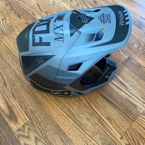Fox Racing V2 Helmet - Size XS