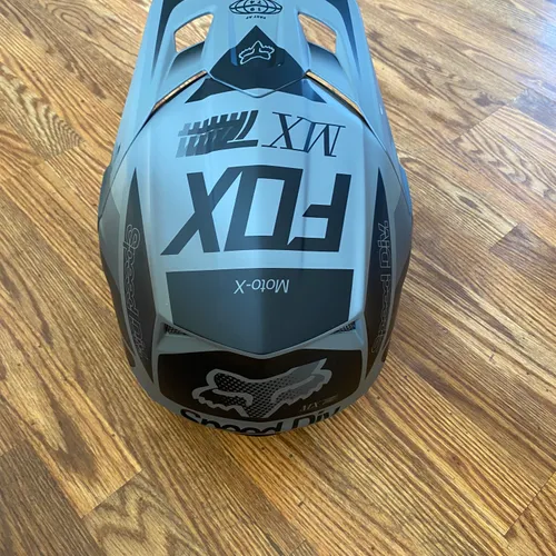 Fox Racing V2 Helmet - Size XS