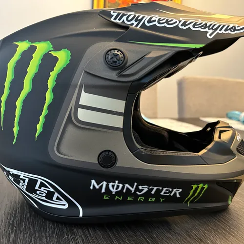 Troy Lee Designs Helmets - Size M | MX Locker