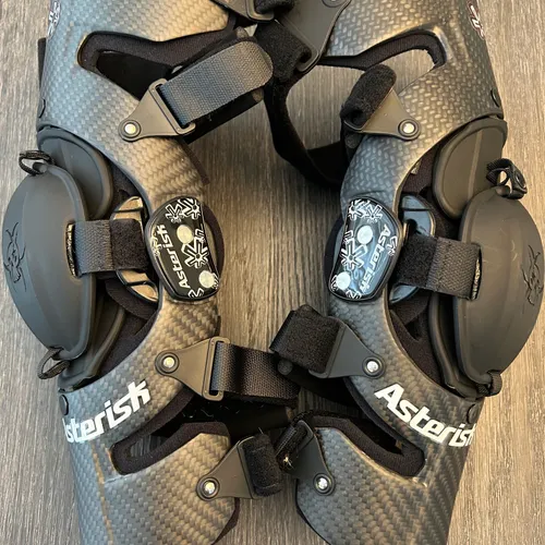 Asterisk Carbon Cell Knee Braces - Size S