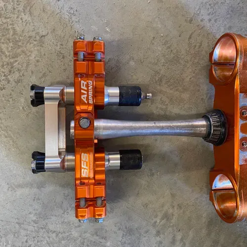 Neken SFS Air Spring Triple Clamps
