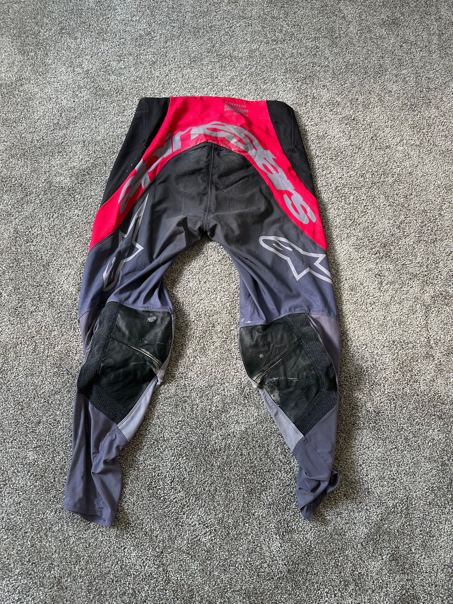 Alpinestars Supertech Professional Gear Set