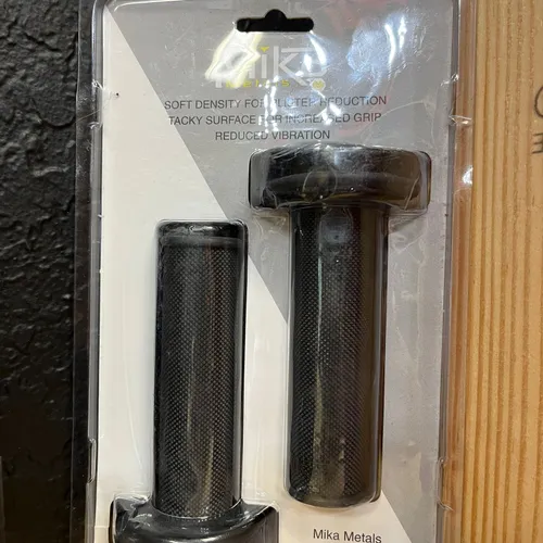 GRIP Mika Metals Full Diamond Grips