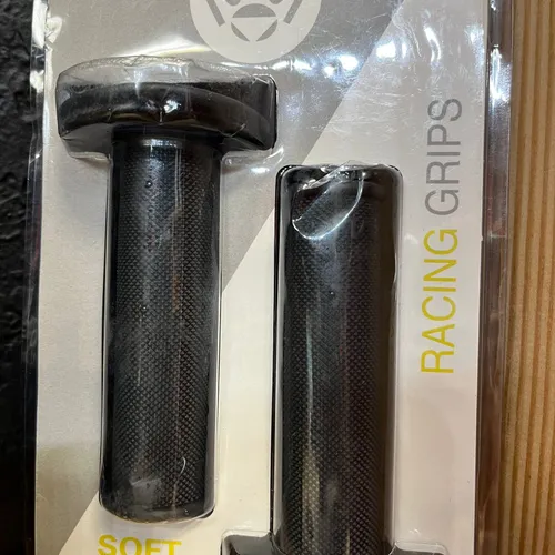 GRIP Mika Metals Full Diamond Grips