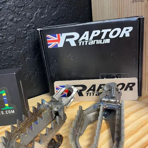 RAPTOR TITANIUM FOOT PEGS 569160 2023 HUSQVARNA/KTM