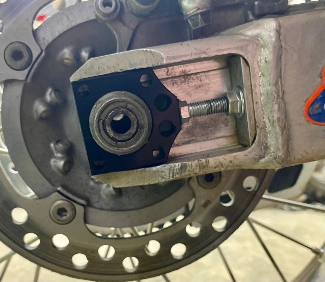 HONDA CR250R 1995-1996 CR125R 1995-1997 8mm OFFSET AXLE BLOCKS CHAIN ADJUSTER