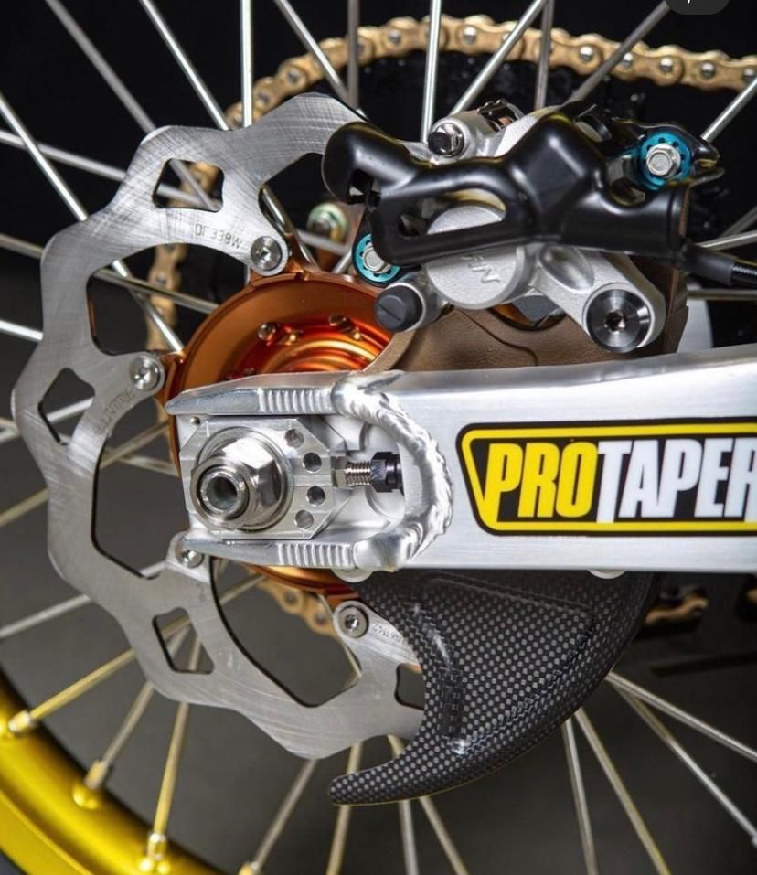 SUZUKI RM125 2000-2008 RM250 REAR WHEEL AXLE BLOCKS CHAIN ADJUSTER BLOCKS RM250